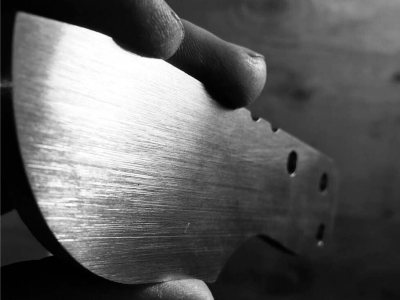 Holding a knife blade